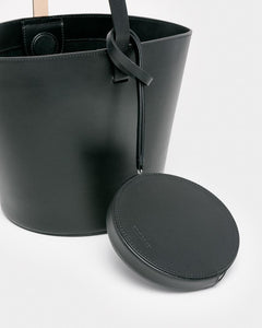Short Basket in Black