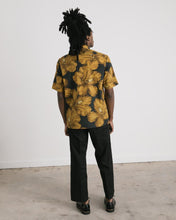 Load image into Gallery viewer, Clasen Shirt in Mustard
