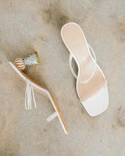 Load image into Gallery viewer, Les Mules Vallena in White
