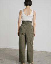 Load image into Gallery viewer, Ribbed V Neck Top in Ivory
