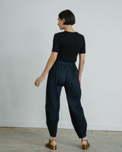 Load image into Gallery viewer, Pant JF424 in Navy
