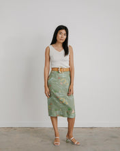 Load image into Gallery viewer, Blair Skirt in Beach Print Khaki
