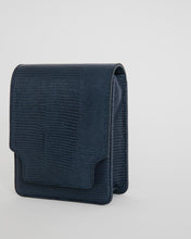 Load image into Gallery viewer, Pump Classic in Navy Blue Croc
