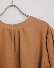 Load image into Gallery viewer, Market Blouse in Camel
