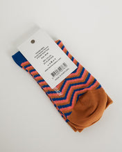 Load image into Gallery viewer, Arrow Socks in Gold Flow
