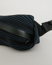 Load image into Gallery viewer, Bias Backpack in Black
