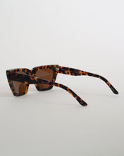 Load image into Gallery viewer, Modan Glasses in Magnatort
