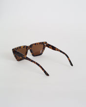 Load image into Gallery viewer, Modan Glasses in Magnatort
