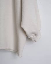 Load image into Gallery viewer, Fond Sweatshirt in Dirty White
