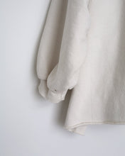 Load image into Gallery viewer, Fond Sweatshirt in Dirty White
